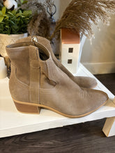 Load image into Gallery viewer, 7.5 Dolce Vita NWOT Almond Toe Cowboy Ankle Booties
