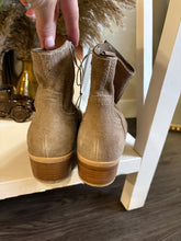 Load image into Gallery viewer, 7.5 Dolce Vita NWOT Almond Toe Cowboy Ankle Booties
