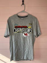 Load image into Gallery viewer, Medium Men’s Fanatics Kansas City Chiefs Football Super Bowl Champions Short Sleeve T-Shirt
