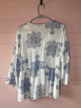 Load image into Gallery viewer, 1X Unique Spectrum Plus Size Boho Top
