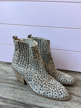 Load image into Gallery viewer, 6.5 Let’s See Style LA Leopard Dot Ankle Booties
