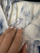 Load image into Gallery viewer, XL Arizona Blue Tie Dye Crop Top
