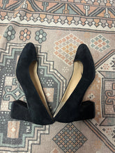 Load image into Gallery viewer, 8.5 Franco Sarto Black Pumps
