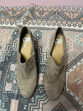 Load image into Gallery viewer, 8.5 Gianni Bini Heeled Slip On Mules
