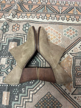 Load image into Gallery viewer, 8.5 Gianni Bini Heeled Slip On Mules
