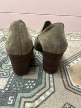 Load image into Gallery viewer, 8.5 Gianni Bini Heeled Slip On Mules
