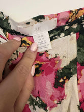 Load image into Gallery viewer, Size 12 H&amp;M Pink Floral Midi Skirt
