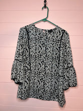 Load image into Gallery viewer, XL Who What Wear Black Floral Print Blouse
