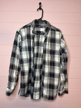 Load image into Gallery viewer, Medium Eddie Bauer Mens Thick Flannel Button Up Shirt
