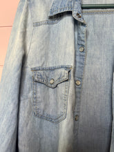 Load image into Gallery viewer, Small Mel And Mo Light Wash Chambray Pearl Snap Button Up Shirt
