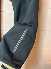 Load image into Gallery viewer, Small Brooks Black Cropped Leggings
