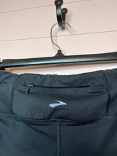 Load image into Gallery viewer, Small Brooks Black Cropped Leggings
