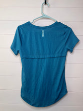 Load image into Gallery viewer, Small Under Armour Blue Short Sleeve T-Shirt
