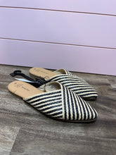 Load image into Gallery viewer, Size 8.5 NWT Time And Tru Black &amp; Tan Pointy Toe Slip On Mule Flats

