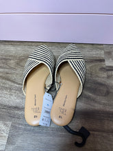 Load image into Gallery viewer, Size 8.5 NWT Time And Tru Black &amp; Tan Pointy Toe Slip On Mule Flats
