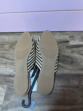 Load image into Gallery viewer, Size 8.5 NWT Time And Tru Black &amp; Tan Pointy Toe Slip On Mule Flats
