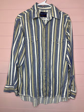 Load image into Gallery viewer, Large Wrangler Men’s Vintage Button Up Shirt

