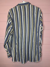 Load image into Gallery viewer, Large Wrangler Men’s Vintage Button Up Shirt
