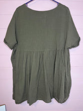 Load image into Gallery viewer, Medium Listicle Green V-Neck Tunic Top
