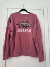Load image into Gallery viewer, Medium Pressbox Arkansas Razorback Sweatshirt

