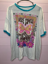 Load image into Gallery viewer, Medium Thin Graphic T-Shirt Here Comes The Sun
