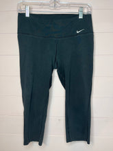 Load image into Gallery viewer, Small Nike Black Cropped Leggings
