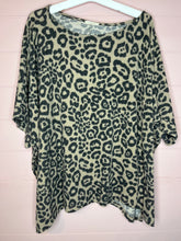 Load image into Gallery viewer, Medium Oddy Leopard Soft Oversized Top
