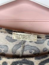 Load image into Gallery viewer, Medium Oddy Leopard Soft Oversized Top
