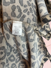Load image into Gallery viewer, Medium Oddy Leopard Soft Oversized Top
