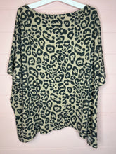 Load image into Gallery viewer, Medium Oddy Leopard Soft Oversized Top
