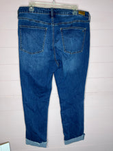 Load image into Gallery viewer, Size 14 Crown &amp; Ivy High-Rise Skinny Crop Stretchy Denim Jeans
