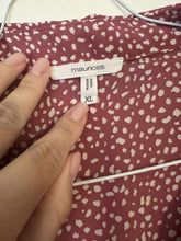 Load image into Gallery viewer, XL Maurice’s Button Up Blouse
