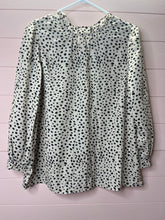 Load image into Gallery viewer, Small Thin Leopard Dot Top From Amazon Pallet
