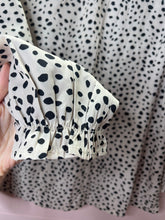 Load image into Gallery viewer, Small Thin Leopard Dot Top From Amazon Pallet
