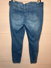 Load image into Gallery viewer, 20W Wonderly Plus Size Mid Rise Skinny Jeans
