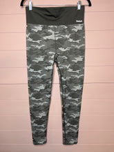 Load image into Gallery viewer, Large Reebok Gray Camo Print Leggings
