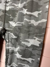 Load image into Gallery viewer, Large Reebok Gray Camo Print Leggings
