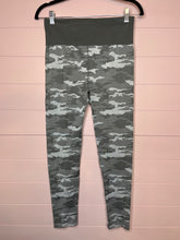 Load image into Gallery viewer, Large Reebok Gray Camo Print Leggings
