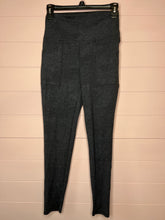 Load image into Gallery viewer, Medium Aerie Dark Gray Camo Print Square Pocket Leggings
