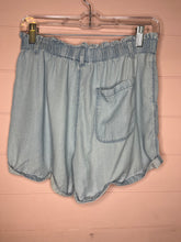 Load image into Gallery viewer, Medium Aerie Chambray Paper Bag Shorts
