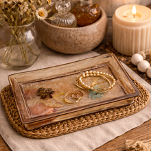 Load image into Gallery viewer, Vintage Resin Dried Flower Soap Dish Tray
