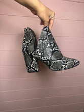 Load image into Gallery viewer, Size 9 Black Gray Snake Print Almond Toe Booties
