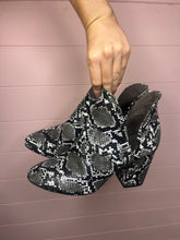 Load image into Gallery viewer, Size 9 Black Gray Snake Print Almond Toe Booties
