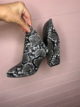 Load image into Gallery viewer, Size 9 Black Gray Snake Print Almond Toe Booties

