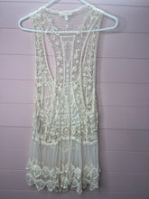 Load image into Gallery viewer, XL Roommates NWT Ivory Sheer Crochet Lace Long Overlay
