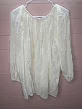 Load image into Gallery viewer, Small Aerie Cotton Eyelet Boho Top
