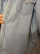 Load image into Gallery viewer, 2XL Wrangler Denim Pearl Snap Plus Size Button Up Shirt
