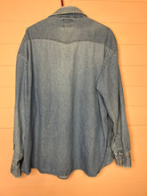 Load image into Gallery viewer, 2XL Wrangler Denim Pearl Snap Plus Size Button Up Shirt
