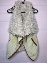 Load image into Gallery viewer, Small/ Medium Fur Vest
