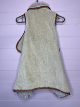 Load image into Gallery viewer, Small/ Medium Fur Vest
